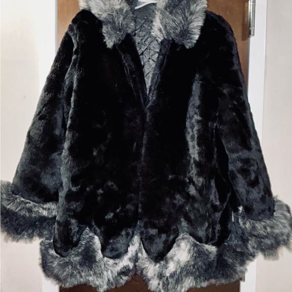 Jackets & Blazers - Faux Fur Scalloped Bottom Jacket GrayCollar/Sleeves New nice lining & pockets